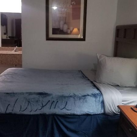 Osu Queen Hotel Room 118 Booking Стилуотър Екстериор снимка