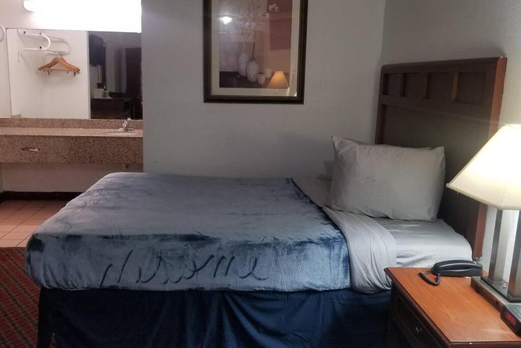 Osu Queen Hotel Room 118 Booking Стилуотър Екстериор снимка